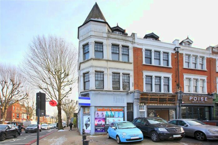 2 Bedroom Flat To Rent In Cavendish Parade, Clapham South, London, SW4