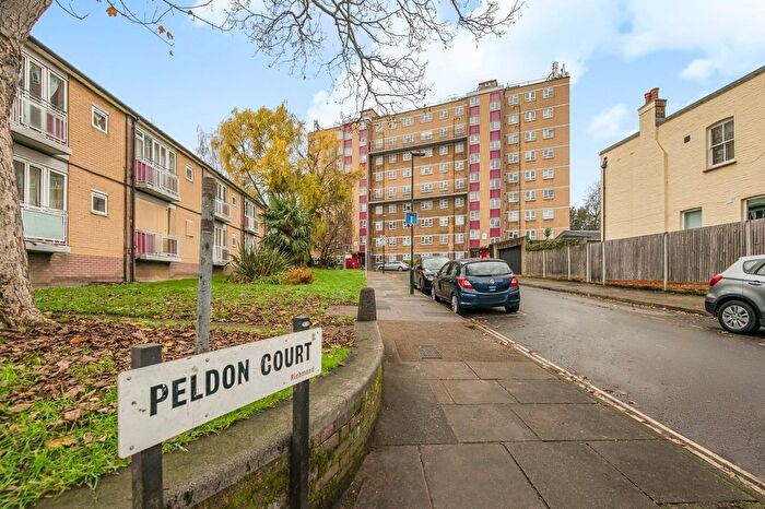 3 Bedroom Flat For Sale In Peldon Court, Sheen Road, TW9