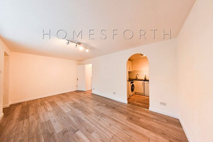 Studio To Rent In Snowdon Drive, Welsh Harp, NW9