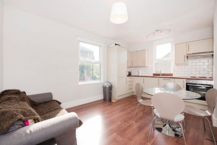 3 Bedroom Flat To Rent In Station Road, Hanwell, W7