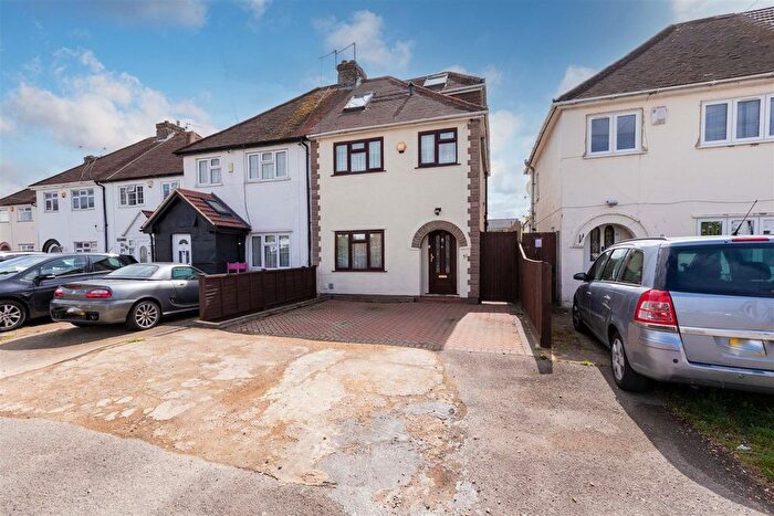 4 Bedroom Semi Detached House For Sale In Charter Road, Cippenham, SL1