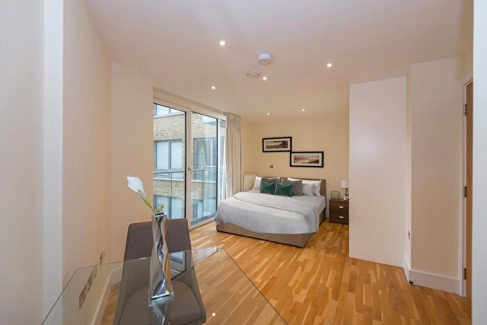 Studio For Sale In St Annes Street, Canary Wharf, E14