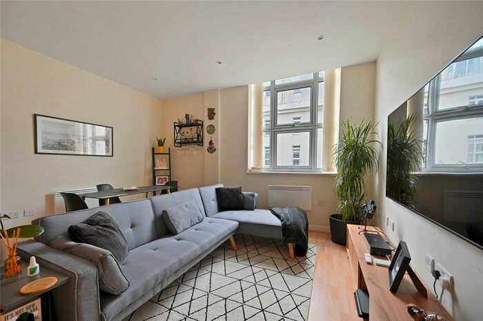 2 Bedroom Flat To Rent In Bromyard Avenue, Acton, London, W3