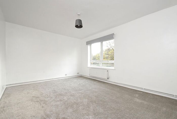 1 Bedroom Flat To Rent In Garden Road, London, SE20