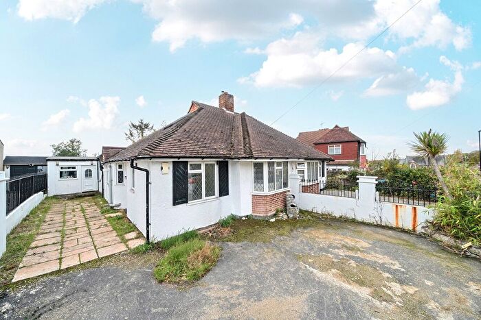 3 Bedroom Bungalow For Sale In Waddington Way, Crystal Palace, London, SE19