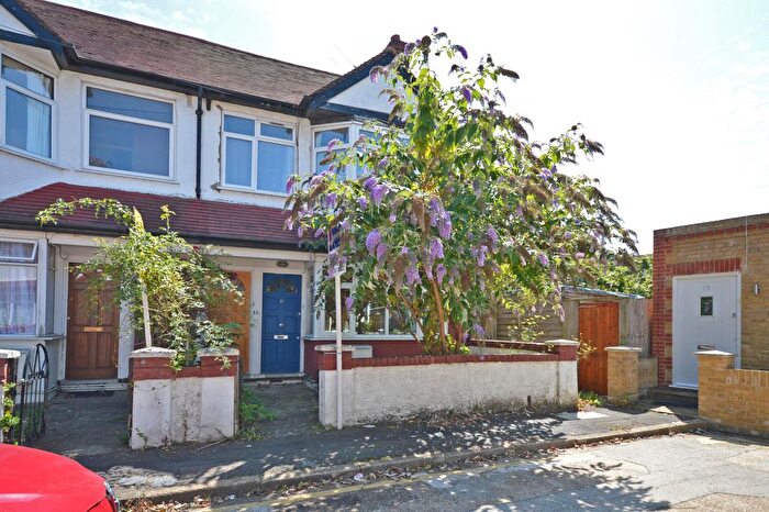 1 Bedroom Flat To Rent In Marlborough Close, Colliers Wood, London, SW19