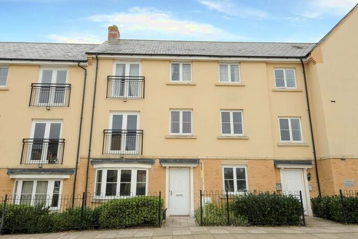 2 Bedroom Flat To Rent In Carterton, Oxfordshire, OX18