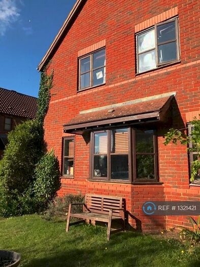 4 Bedroom Detached House To Rent In Bignell Croft, Milton Keynes, MK5