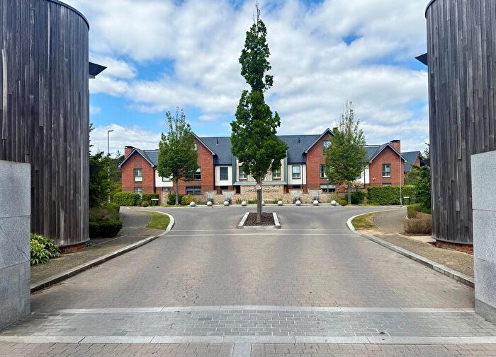 5 Bedroom Detached House For Sale In Vickers Close, Longcross, KT16