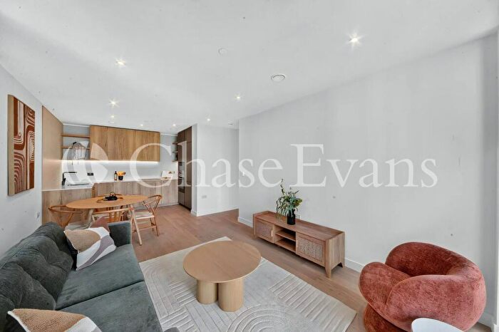 2 Bedroom Flat To Rent In Arbour Heights, Heygate Street, Elephant & Castle, London, SE17