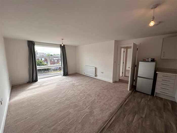 2 Bedroom Flat To Rent In Chadwick Court, Woodlands Village, Wakefield, WF1