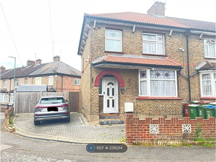 3 Bedroom End Of Terrace House To Rent In Lydia Road, Erith, DA8