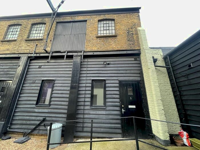 2 Bedroom Flat To Rent In Manor Road, Gravesend, Kent, DA12