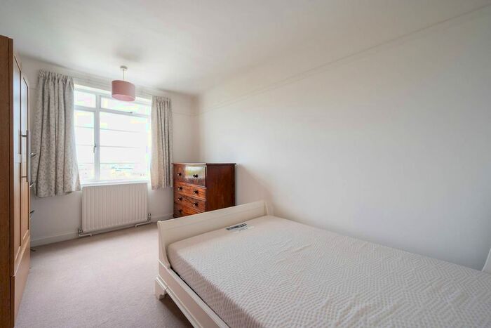 2 Bedroom Flat To Rent In Wimbledon Hill Road, Wimbledon, London, SW19