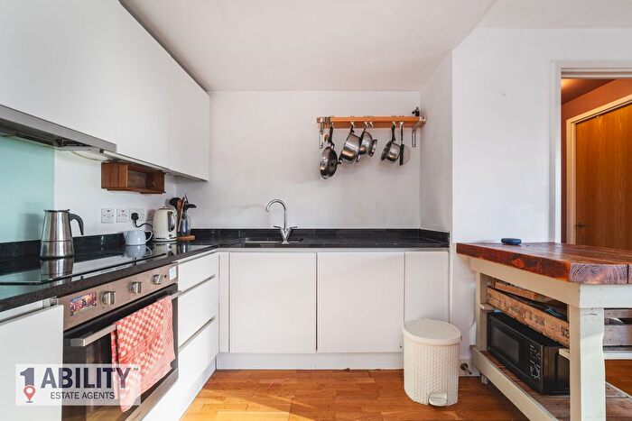 1 Bedroom Flat To Rent In Queensbridge Road, London, E2