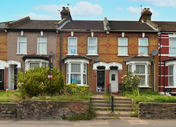 Houses for sale & to rent in DA11 0RG, Dover Road East, Northfleet