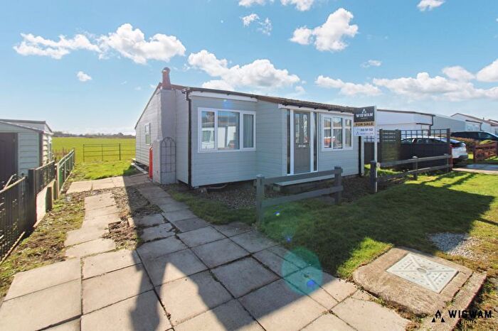 2 Bedroom Detached Bungalow For Sale In Kenwood, Withernsea, HU19