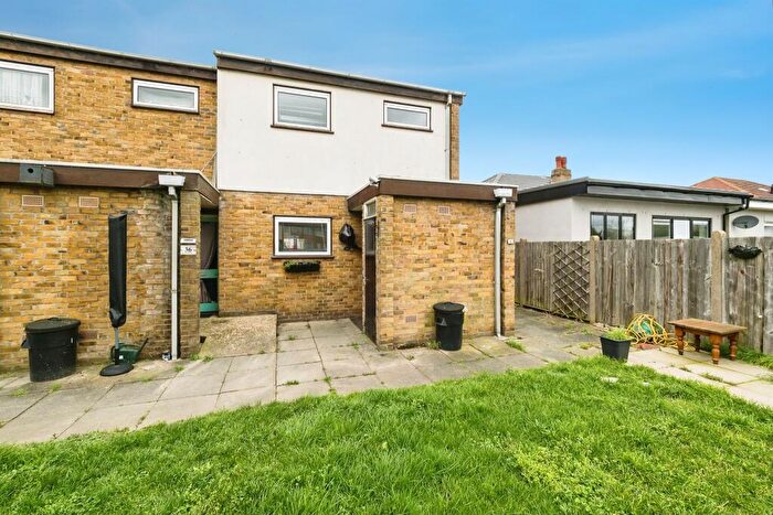 1 Bedroom Apartment For Sale In Hood Road, Rainham, RM13