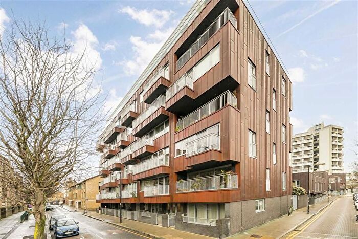 1 Bedroom Flat For Sale In Copperfield Mews, Bethnal Green, E2