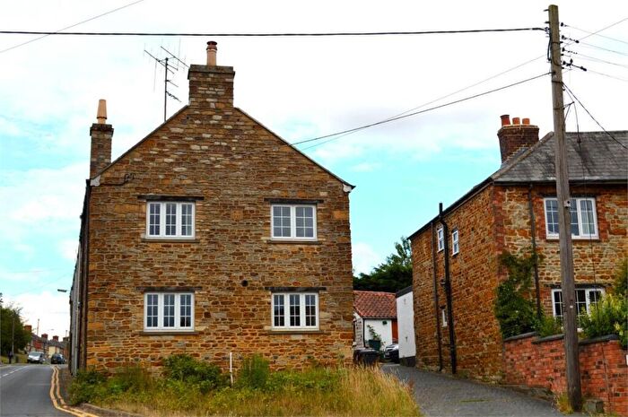 2 Bedroom Cottage To Rent In Doddington Road, Earls Barton, Northampton, NN6