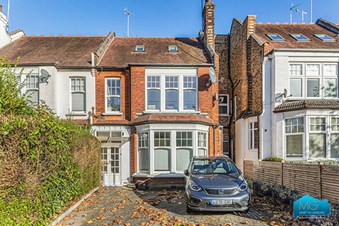 3 Bedroom Apartment To Rent In Dollis Park, Finchley, London, N3