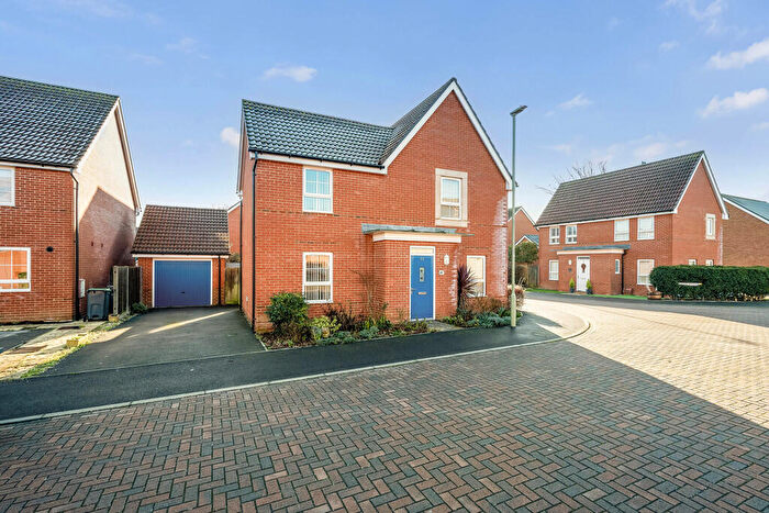 4 Bedroom Detached House For Sale In Bayntun Drive, Lee-on-the-Solent, PO13