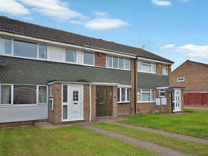 3 Bedroom Terraced House To Rent In Slattenham Close, Aylesbury, HP19