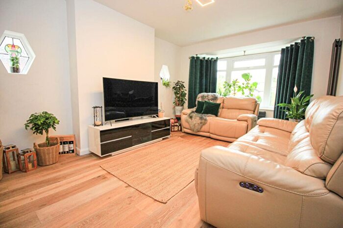 4 Bedroom Detached Bungalow For Sale In Dell Road, Bitterne Park, SO18