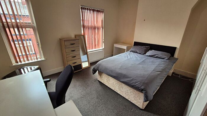 4 Bedroom End Of Terrace House To Rent In Kippax Street, Rusholme, Manchester, M14