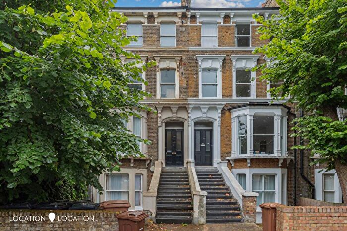 Studio To Rent In Evering Road, London, N16