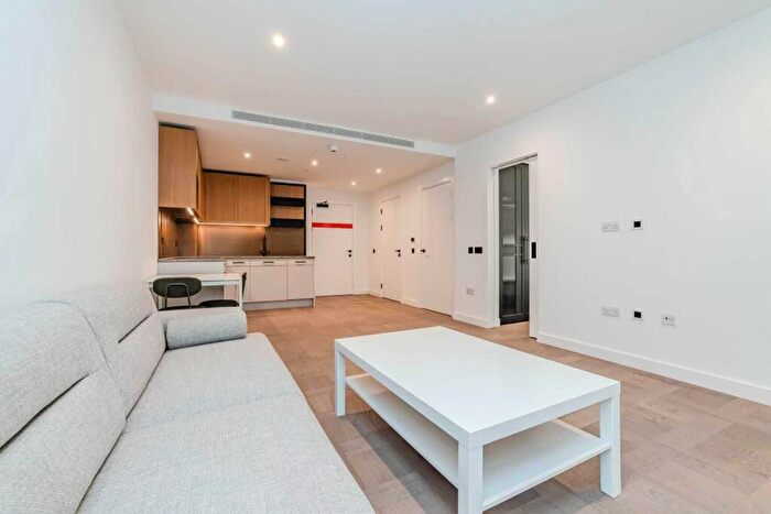 1 Bedroom Flat To Rent In Merino Gardens, London -, RL01