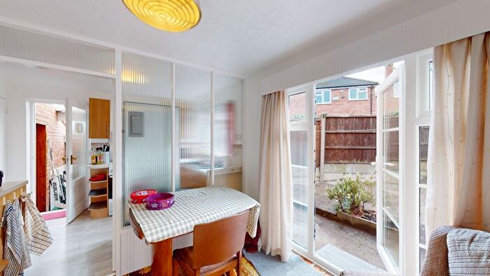 3 Bedroom Semi-Detached House To Rent In Goss Croft, Selly Oak, Birmingham, B29