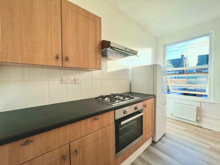 1 Bedroom Flat To Rent In Lodge Road, Croydon, CR0