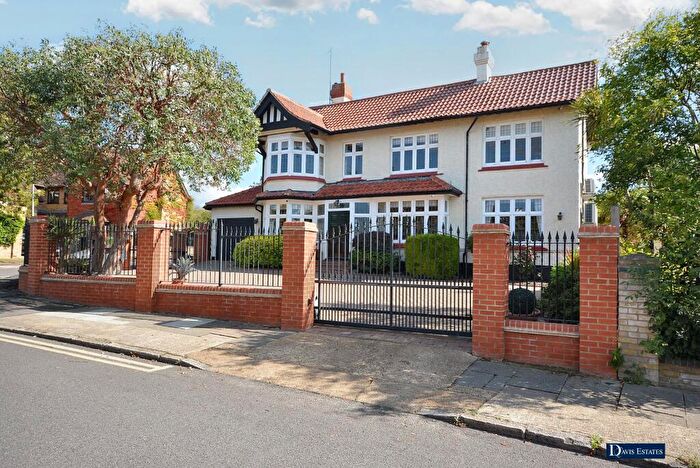 4 Bedroom Detached House For Sale In Ernest Road, Emerson Park, Hornchurch, RM11