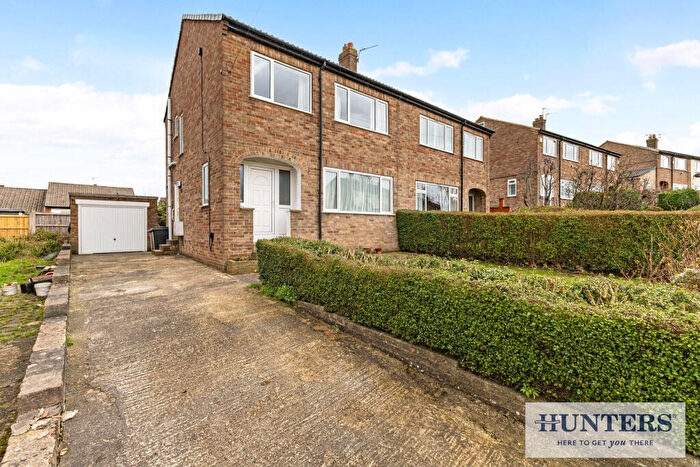 3 Bedroom Semi Detached House For Sale In Coppice Wood Avenue, Yeadon, Leeds, LS19