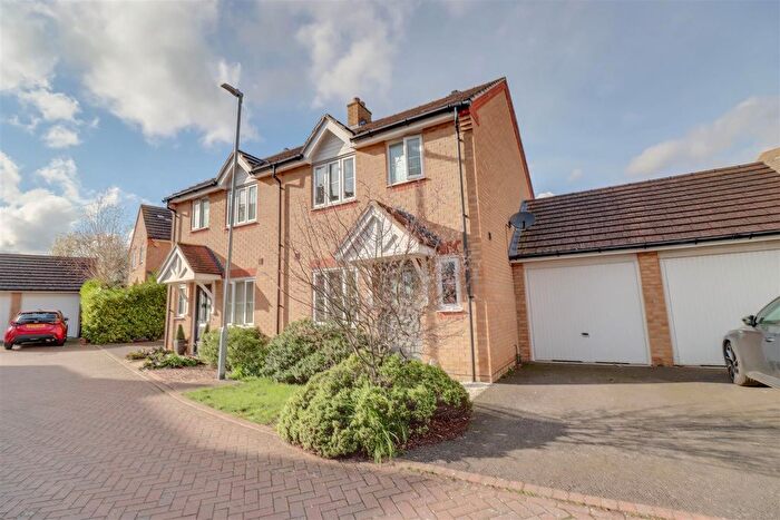 2 Bedroom Property For Sale In Monarch Close, Wickford, SS11