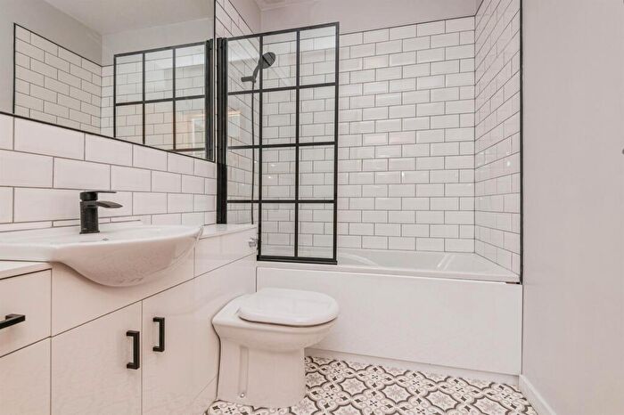 1 Bedroom Apartment To Rent In Byram Street, Huddersfield, HD1