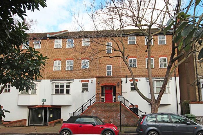 2 Bedroom Flat To Rent In Vauxhall Grove, South Lambeth, SW8