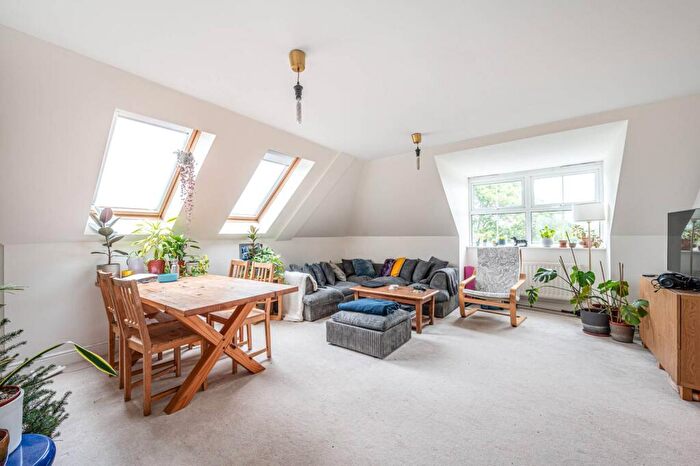 2 Bedroom Flat To Rent In Willesden Lane, Willesden Green, London, NW2