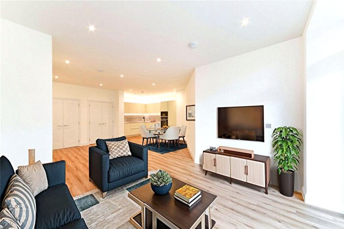 2 Bedroom Flat To Rent In Concord Court, Palladian Gardens, London, W4