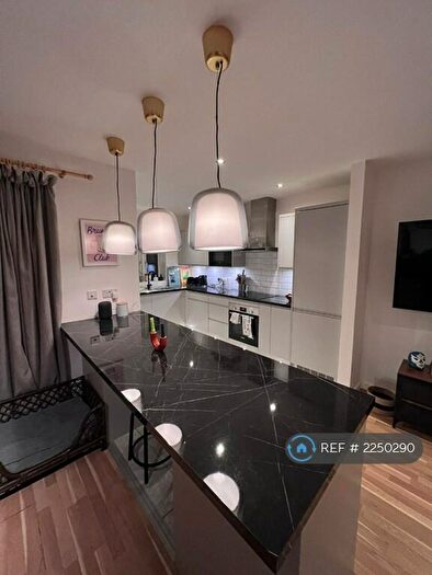 2 Bedroom Flat To Rent In Wells Way, London, SE5