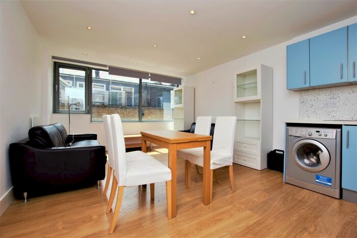 2 Bedroom Flat To Rent In Bell Yard Mews, London, SE1