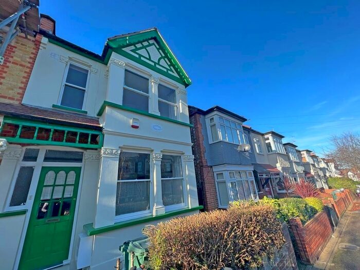 4 Bedroom Property To Rent In Woodstock Road, London, E17