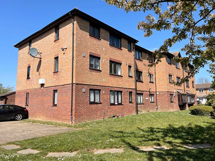 2 Bedroom Flat For Sale In Campernell Close, Brightlingsea, CO7