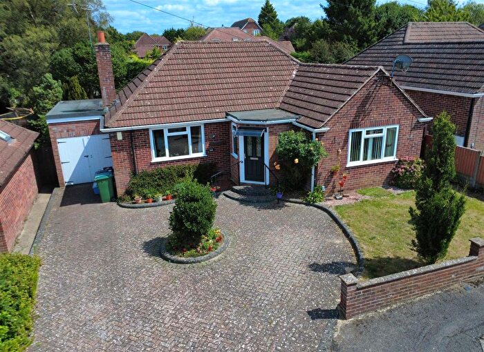 3 Bedroom Bungalow For Sale In Paddock Road, Newbury, RG14