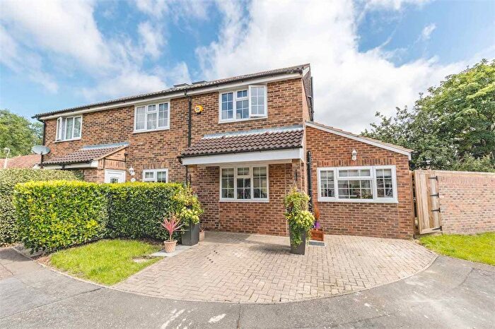 5 Bedroom Semi-detached House For Sale In Frays Close, West Drayton, UB7