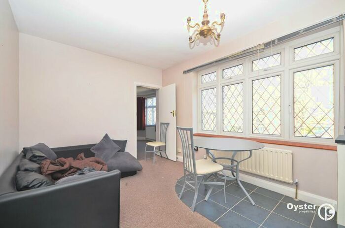 1 Bedroom Flat To Rent In Chase Side, N14