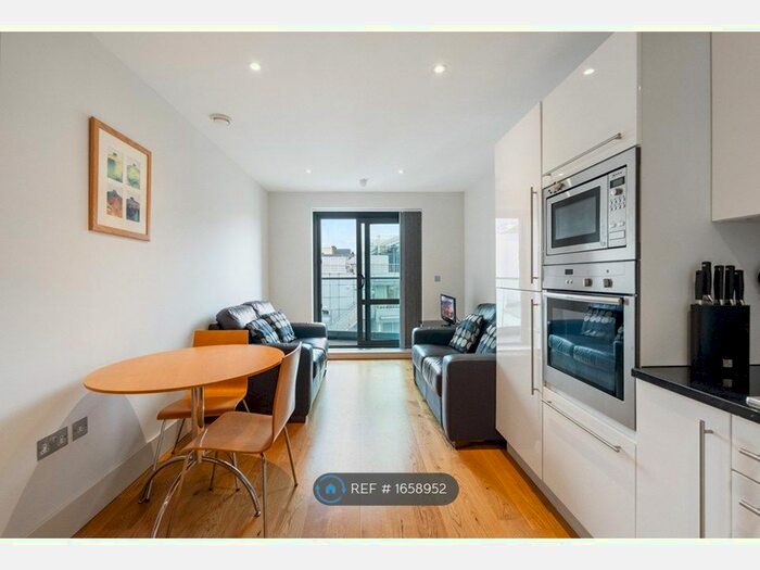 1 Bedroom Flat To Rent In City View Apartments, London, EC1N