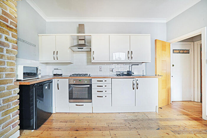 1 Bedroom Flat To Rent In Southwold Road, Leabridge, E5