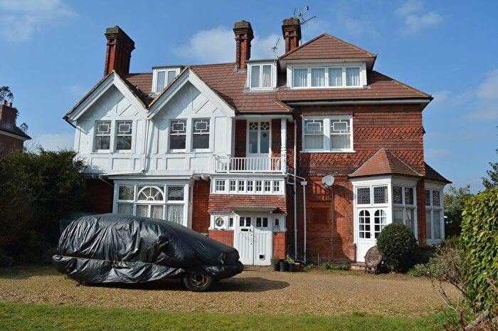 1 Bedroom Flat To Rent In Portmore Park Road, Weybridge, KT13